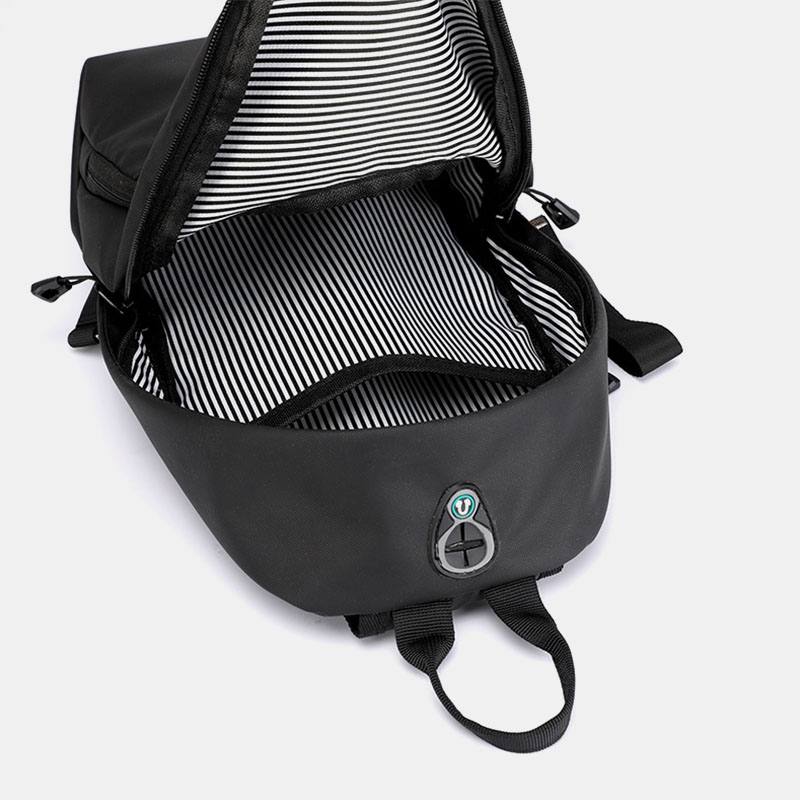 Miesten Nailoninen Kuulokeaukko Vedenpitävä Ulkokäyttöinen Crossbody Laukku Rintalaukku Sling Bag